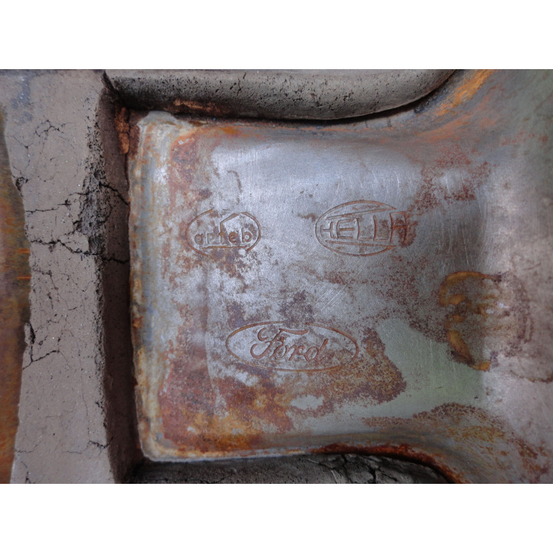 Lanterna Traseira Esquerda Corcel I 75 e 77 Original Ford Hella Usada