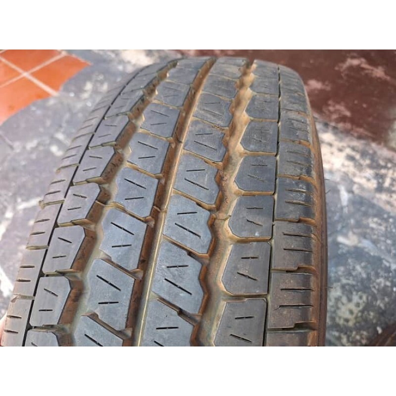 Pneu de carga 225/70 aro 15 Camionete Van Usado - Jogo