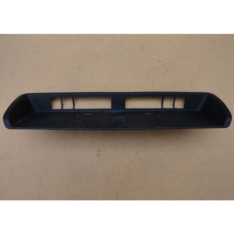 Aplique de Placa Centro Parachoque Traseiro Hilux 06 à 15