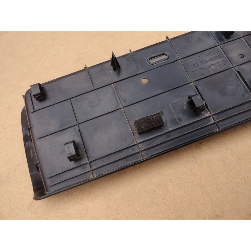 Aplique de Placa Centro Parachoque Traseiro Hilux 06 à 15