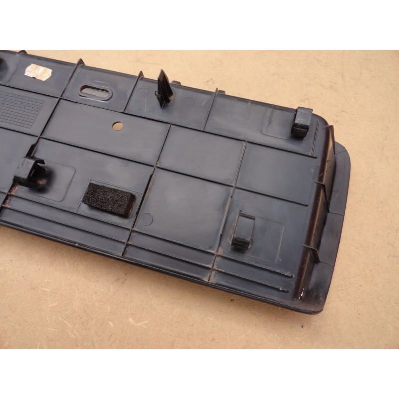 Aplique de Placa Centro Parachoque Traseiro Hilux 06 à 15