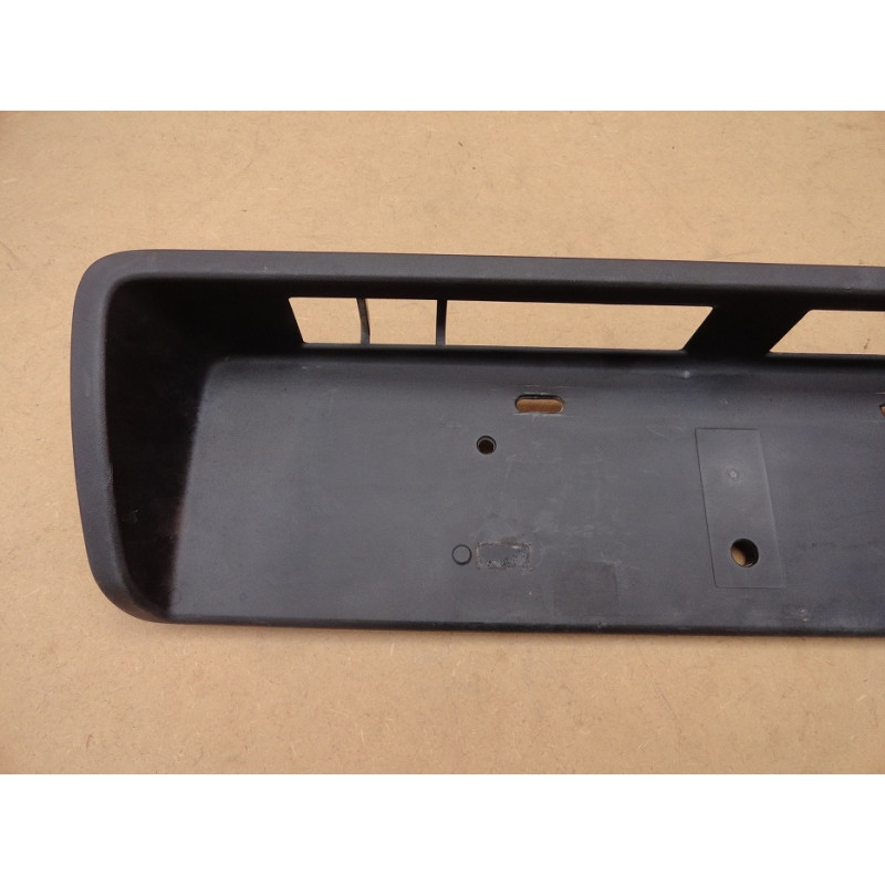 Aplique de Placa Centro Parachoque Traseiro Hilux 06 à 15