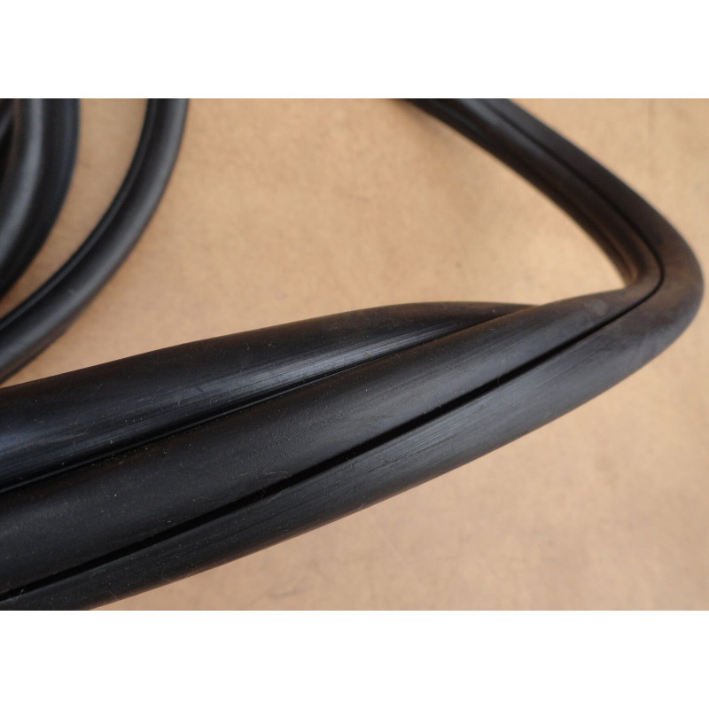 Borracha Parabrisa P/ Friso Caminhão Mercedes 1111 1113 Cabine Baixa