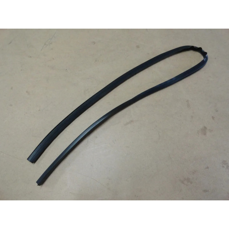 Mitsubishi L200 Triton - Borracha Superior Parabrisa