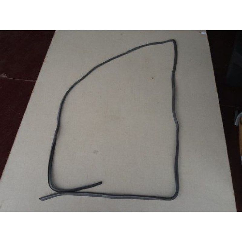 Borrachas da Porta D-100, D-400, D-700 e D-950 até 1983 - Par