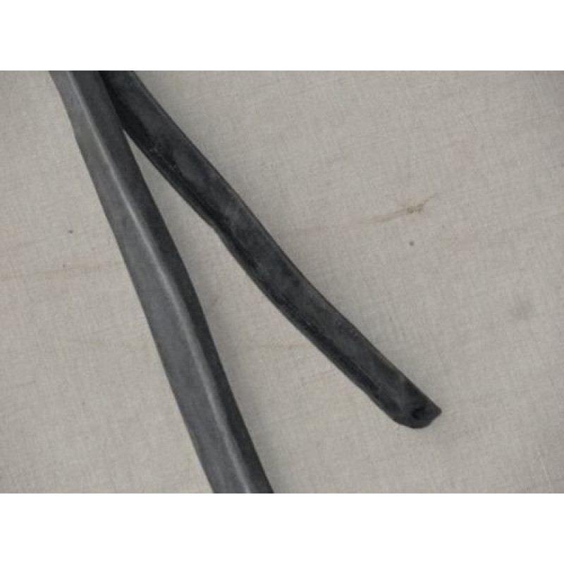 Borrachas da Porta D-100, D-400, D-700 e D-950 até 1983 - Par