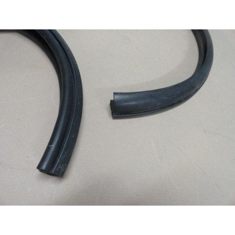 Borracha Quebra Vento Mercedes Benz LP 321