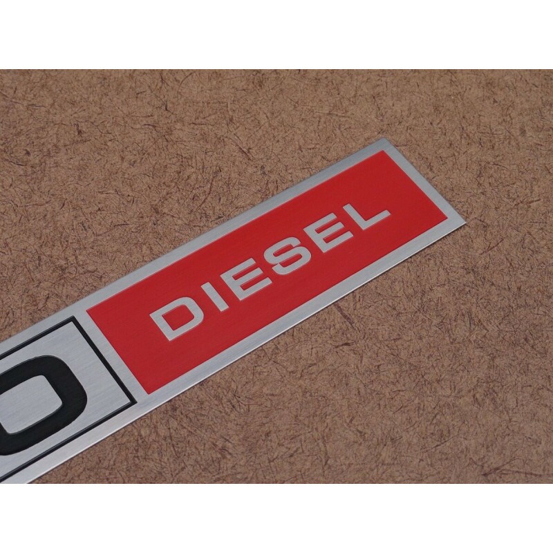 Chapinha do Emblema Lateral  Logo F-2000 Diesel 1980 a 1982 Nova