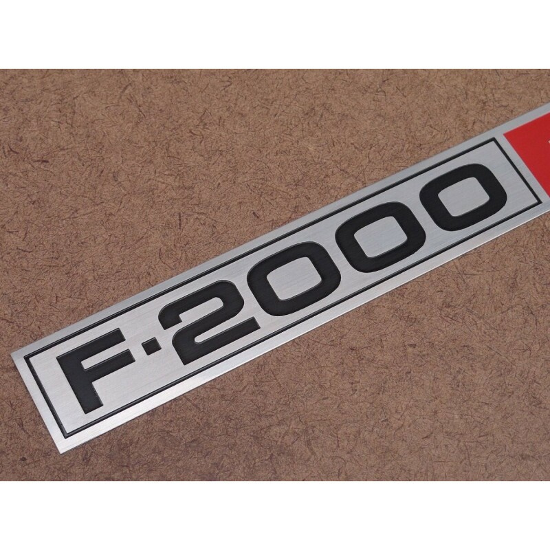 Chapinha do Emblema Lateral  Logo F-2000 Diesel 1980 a 1982 Nova