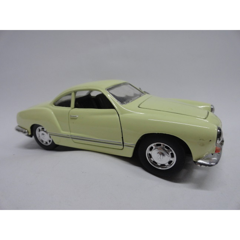 Miniatura Volkswagen Karmann Ghia 1966 Escala 1:28 Creme em Metal