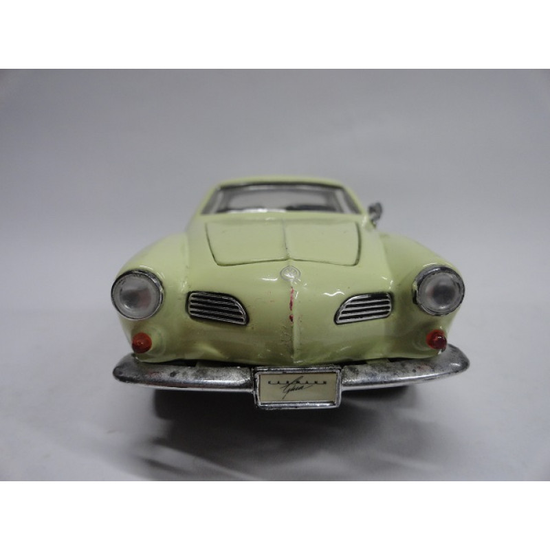 Miniatura Volkswagen Karmann Ghia 1966 Escala 1:28 Creme em Metal
