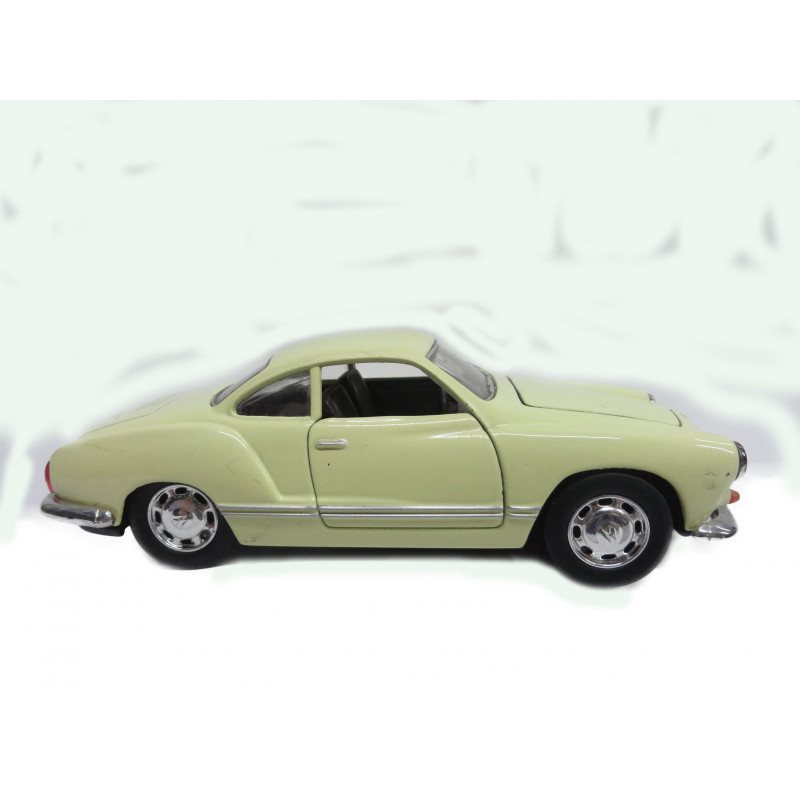 Miniatura Volkswagen Karmann Ghia 1966 Escala 1:28 Creme em Metal