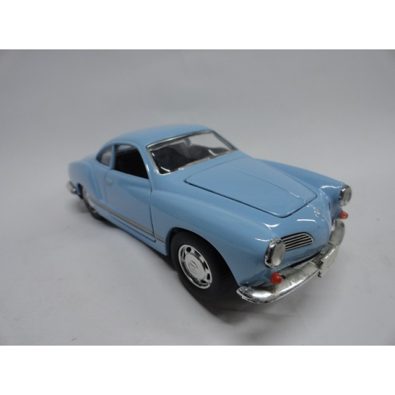 Miniatura Volkswagen Karmann Ghia 1966 Escala 1:28 Azul Claro em Metal