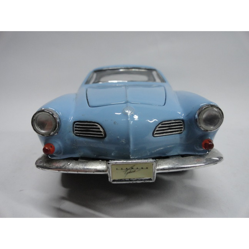 Miniatura Volkswagen Karmann Ghia 1966 Escala 1:28 Azul Claro em Metal