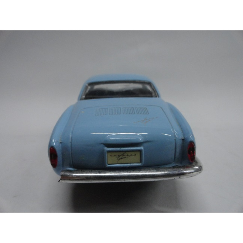Miniatura Volkswagen Karmann Ghia 1966 Escala 1:28 Azul Claro em Metal