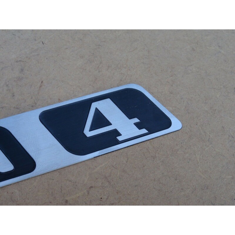 Emblema F-100 4 Cilindros 1976 a 1979 Emblema Lateral Esquerda Capô