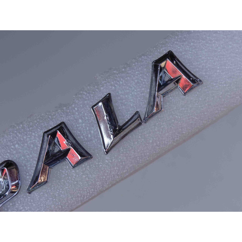 Emblema Lateral Impala 1959 Original Usado - Par Incompleto