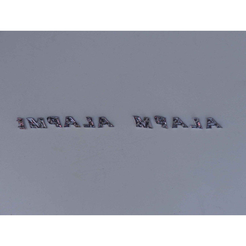 Emblema Lateral Impala 1959 Original Usado - Par Incompleto