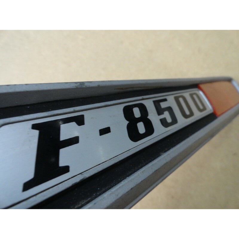 Emblema Lateral Capô Direita Caminhão Ford F-8500 Original Usado