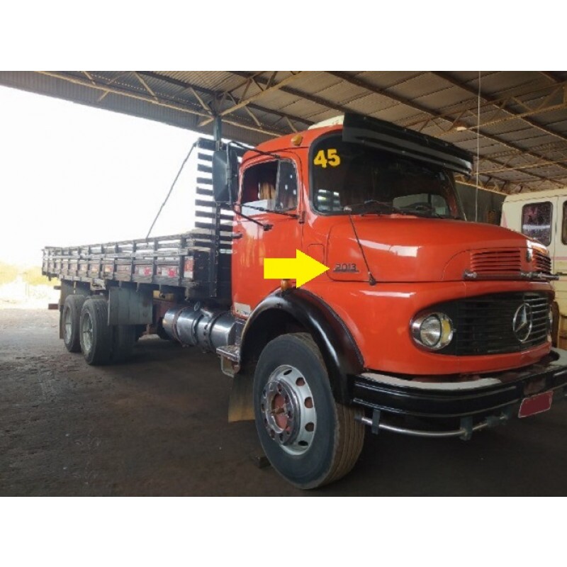 Emblema Lateral Capô Caminhão Mercedes 2013 Original Usado Par