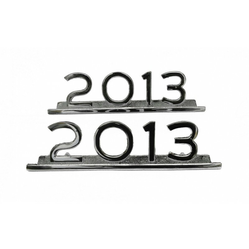 Emblema Lateral Capô Caminhão Mercedes 2013 Original Usado Par