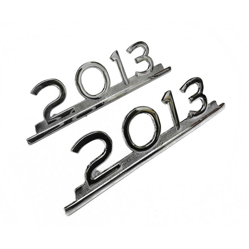 Emblema Lateral Capô Caminhão Mercedes 2013 Original Usado Par