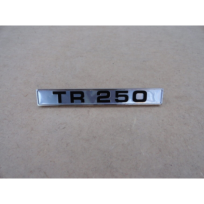 Emblema Lateral Paralama Traseiro Triumph TR250 1968 Importado Novo
