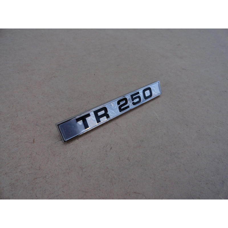 Emblema Lateral Paralama Traseiro Triumph TR250 1968 Importado Novo