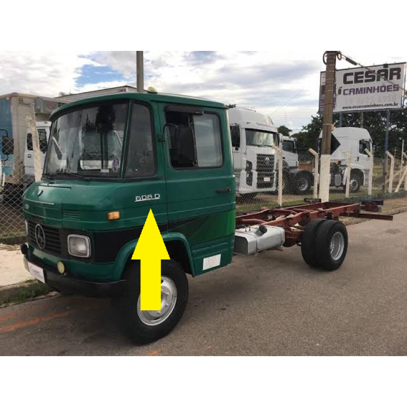 Emblema Mercedes MB 608 D Original Usado