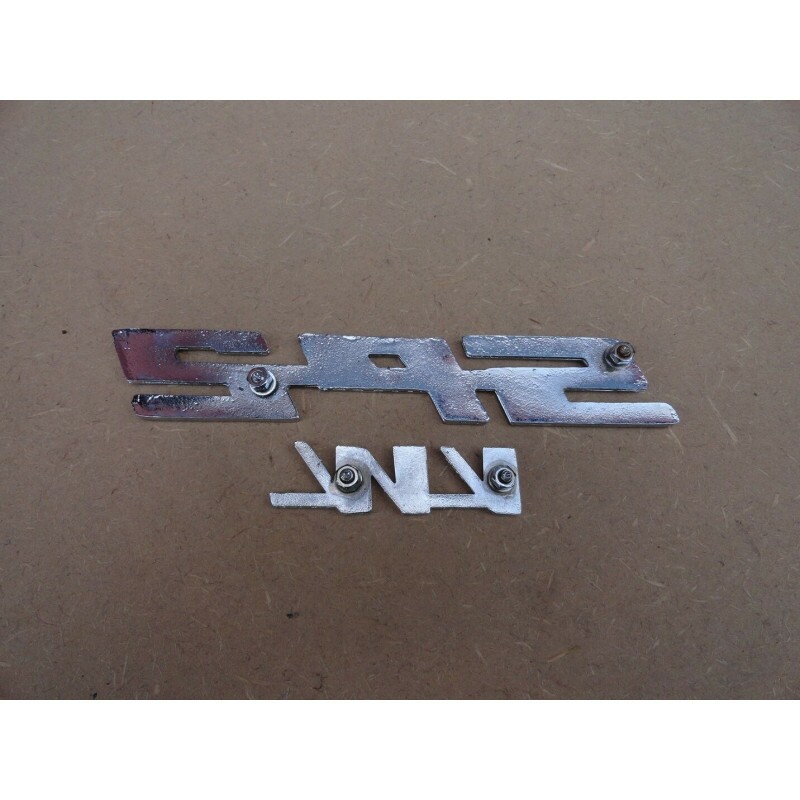 Emblema Vw Sp2 Novo Cromado Letras Vermelhas Em Metal