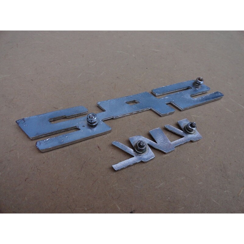 Emblema Vw Sp2 Novo Cromado Letras Vermelhas Em Metal