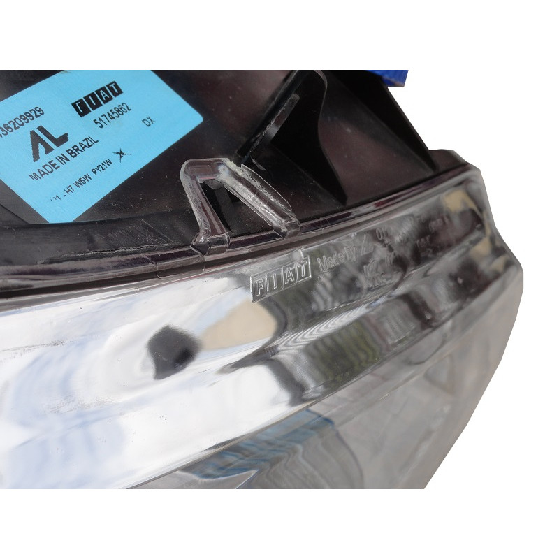 Farol Direito Fiat Stilo Sem Luz Neblina Plug Quadrado Original