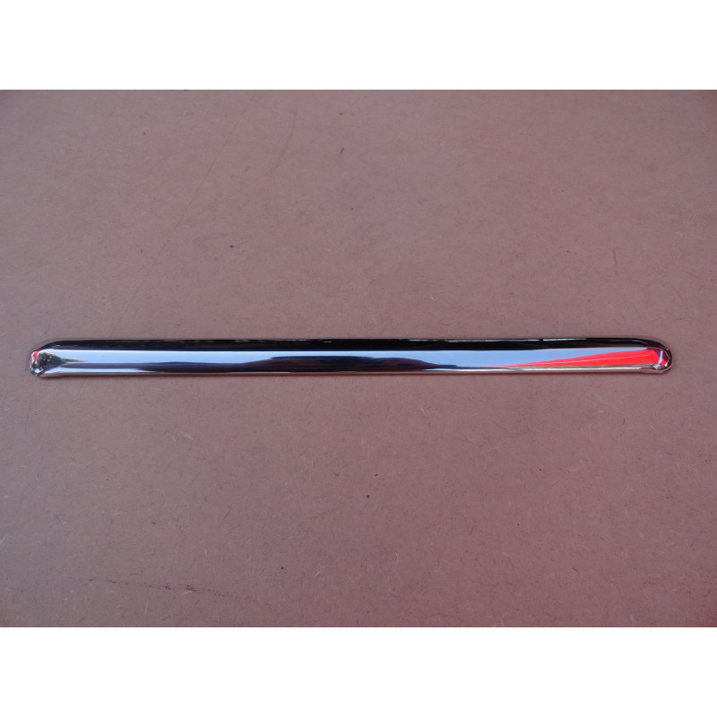 Friso Central Parabrisa Boca de Sapo 1947 a 1953 Importado