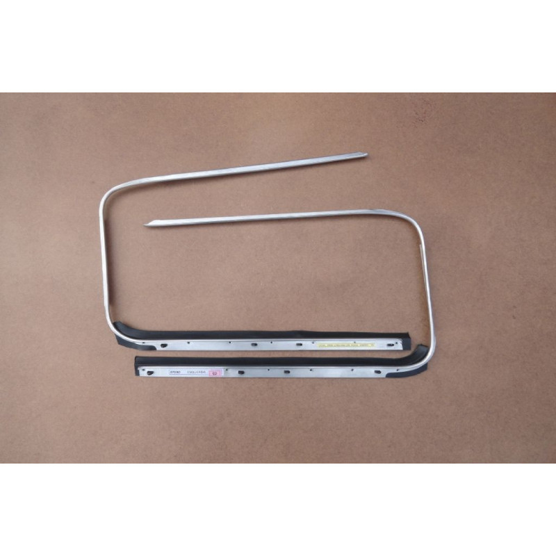 Friso Janela Externo com Pestana Esquerdo e Direito Fusca - Par