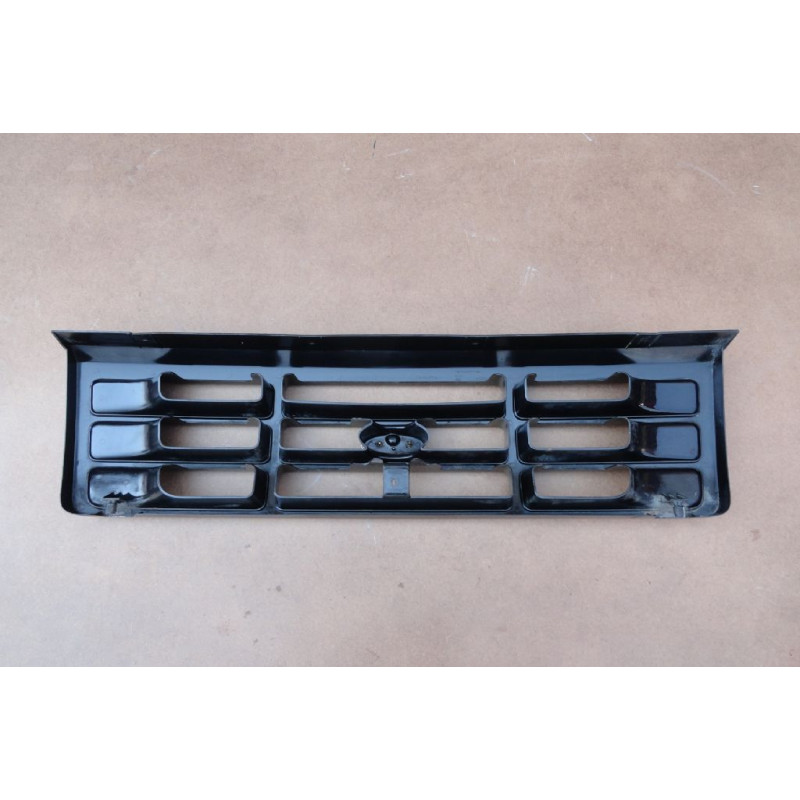 Grade Dianteira com Emblema F-1000 e F-4000 97 e 98 Original Usada