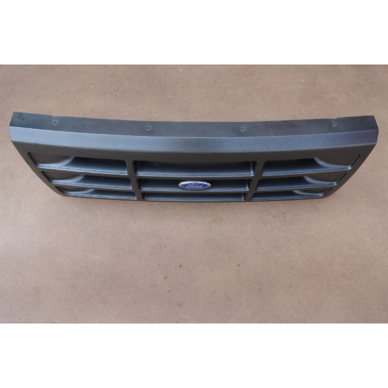 Grade Dianteira com Emblema F-1000 e F-4000 97 e 98 Original Usada