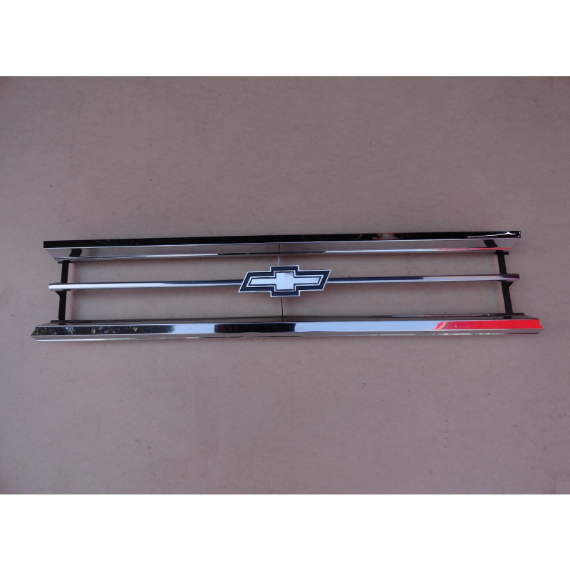 Grade Dianteira Veraneio C-10 D-60 1971 a 1978 Inox com Emblema