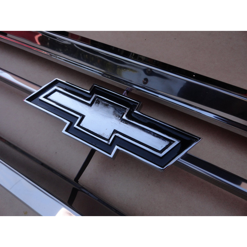 Grade Dianteira Veraneio C-10 D-60 1971 a 1978 Inox com Emblema