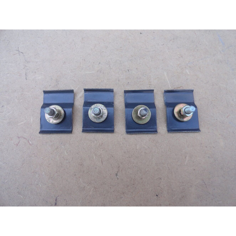 Grampo Fixação do Friso Inferior da Grade Opala 1972 a 1974 - Jogo com 04