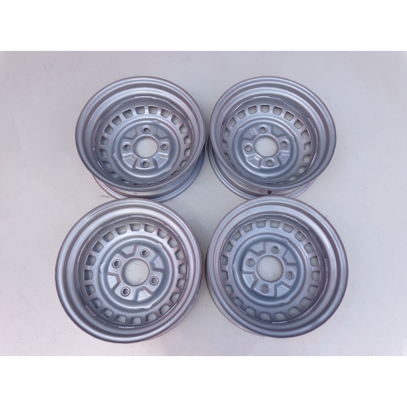 Roda Fusca 4 Furos Aro 15 Tala 4,5 c/ Calombo Original Restaurada - Jogo