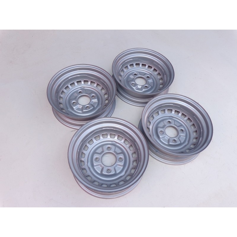 Roda Fusca 4 Furos Aro 15 Tala 4,5 c/ Calombo Original Restaurada - Jogo