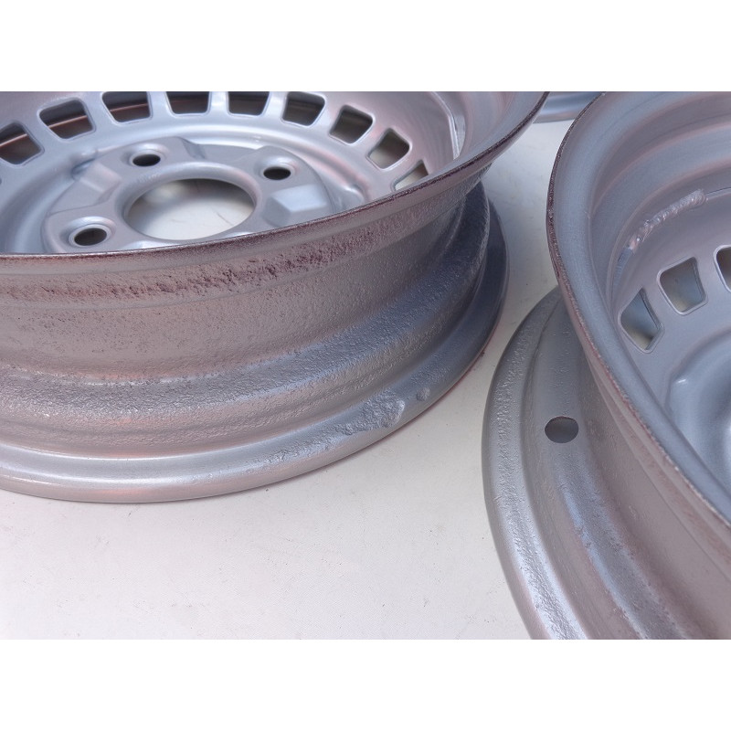 Roda Fusca 4 Furos Aro 15 Tala 4,5 c/ Calombo Original Restaurada - Jogo