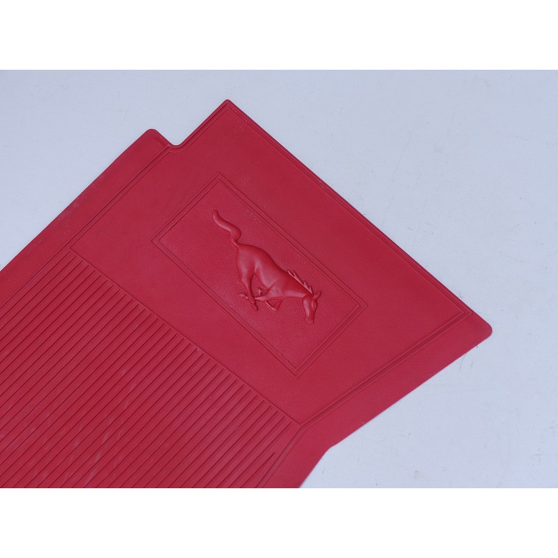 Tapete Borracha Ford Mustang 1964 a 1973 Vermelho Usado - Jogo