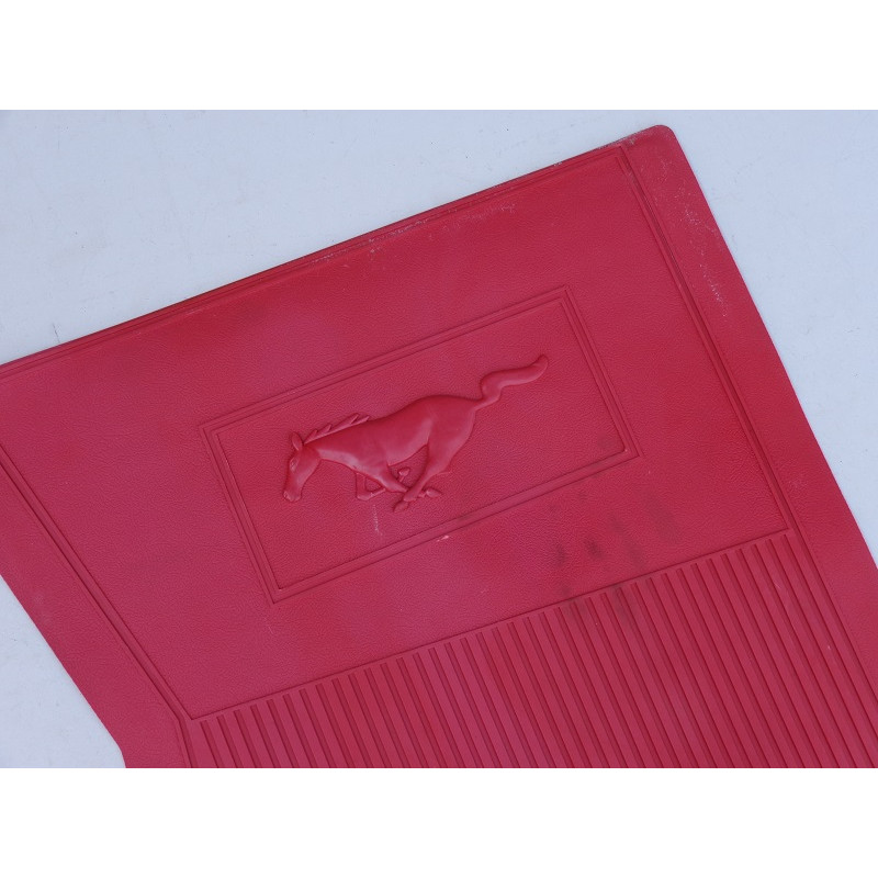 Tapete Borracha Ford Mustang 1964 a 1973 Vermelho Usado - Jogo