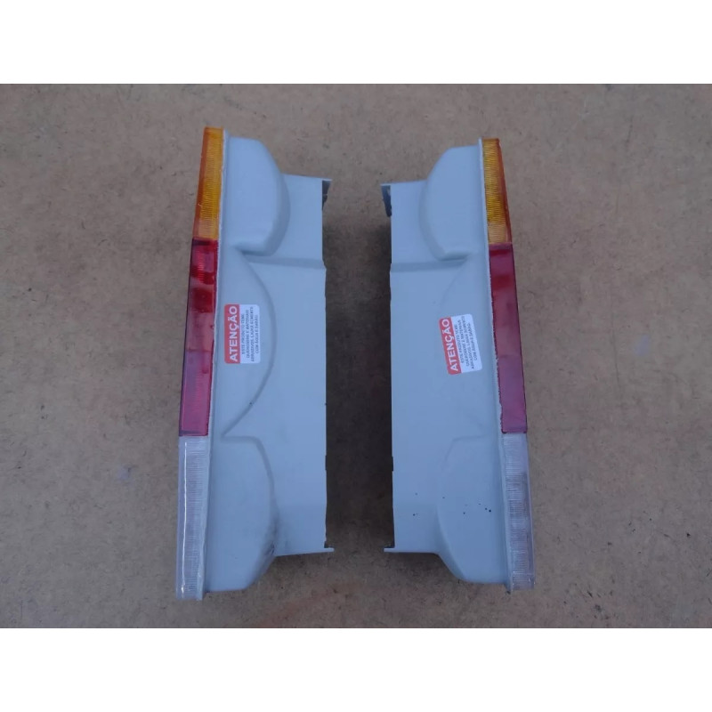 Lanterna Traseira Tricolor F-1000 e Pampa - Par