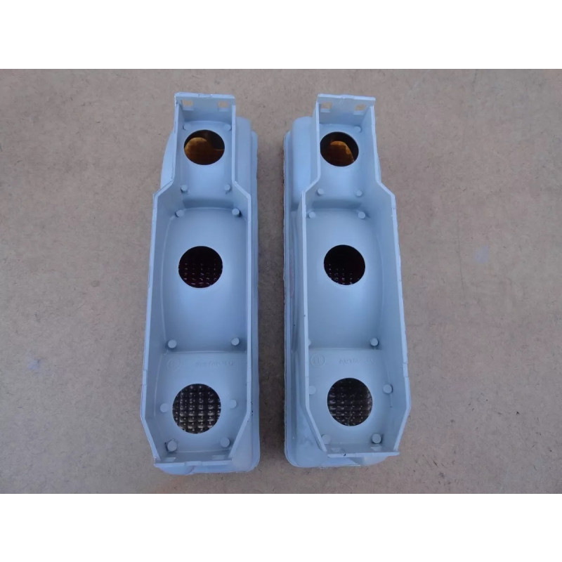 Lanterna Traseira Tricolor F-1000 e Pampa - Par