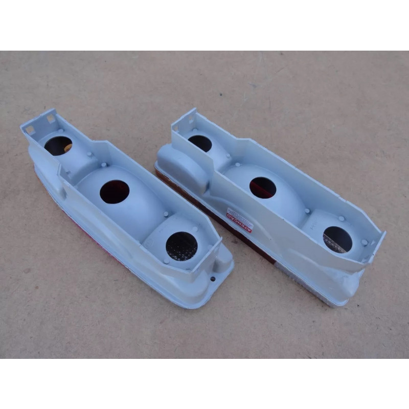 Lanterna Traseira Tricolor F-1000 e Pampa - Par