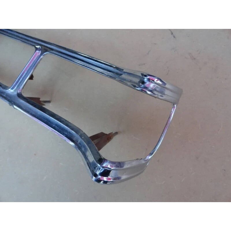 Moldura Friso Lanterna Traseira Direita Dodge Lebaron Magnum