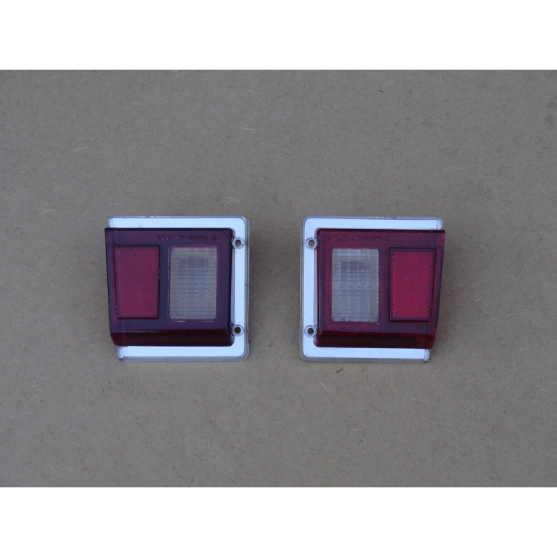 Lanterna Traseira da Tampa Belina 72 à 77 Leão Borda Prata - Par