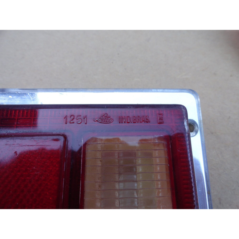 Lanterna Traseira da Tampa Belina 72 à 77 Leão Borda Prata - Par